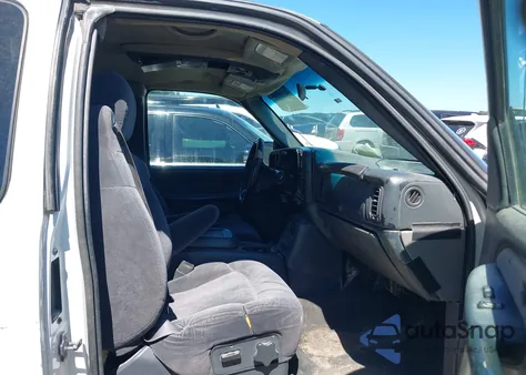 2001 Chevrolet Silverado 2500Hd Ls из США, поврежденный, VIN 1GCHC29U41E231001